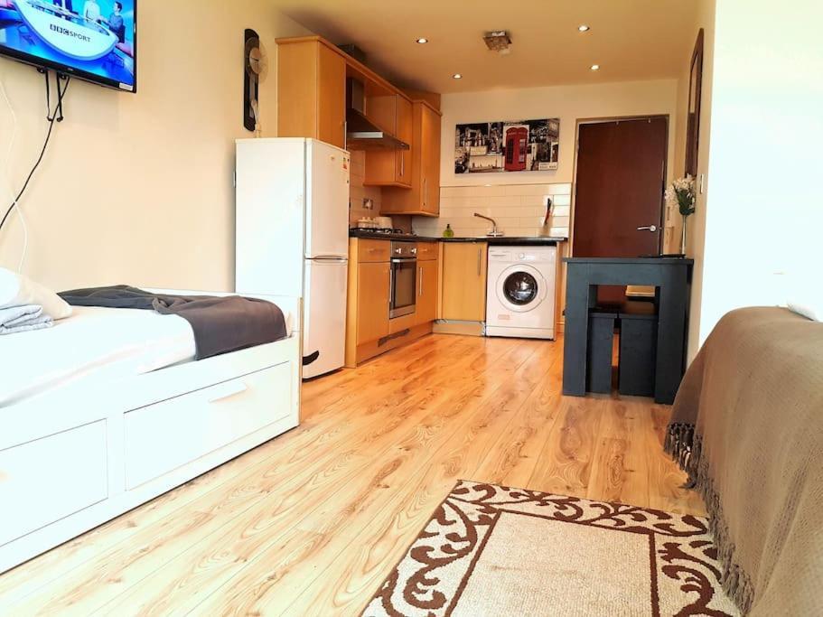Comfortable Studio Flat Near Central Лондон Екстериор снимка